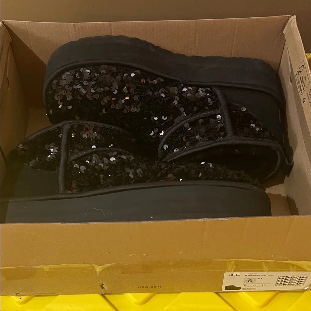 UGG Ultra Mini Chunky Platform Sequin Boots - Black Sz 8 - Picture 4 of 13